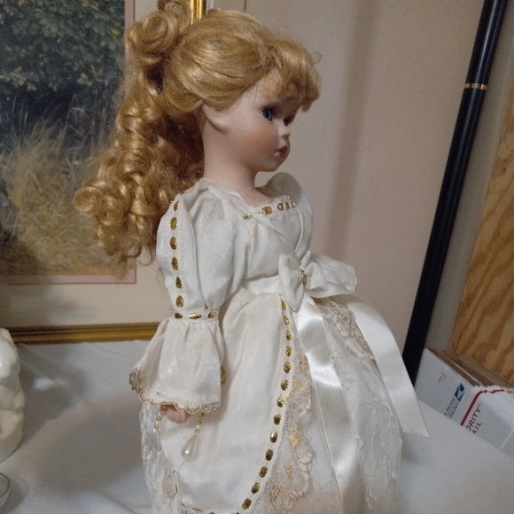 Vtg Porcelain Doll Blonde Hair Blue Eyes in Silky Dress - Picture 4 of 9